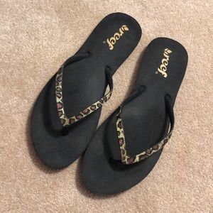 REEF Leopard Flip flops